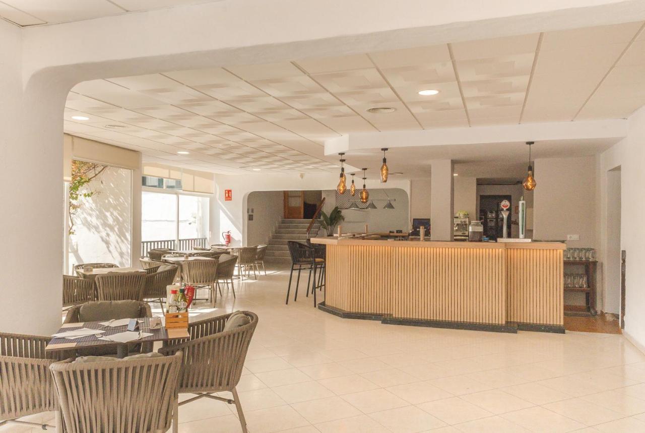 Carema Club Resort Playas De Fornells Exterior foto
